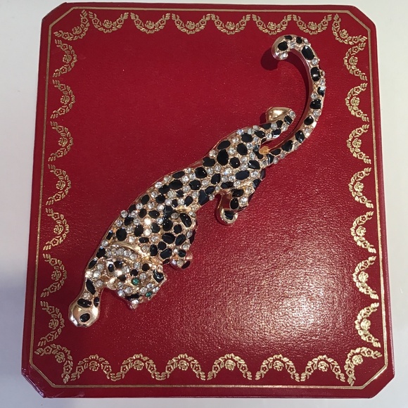 Fashionable Leopard gold tone brooch with rhinestones - Picture 5 of 6
